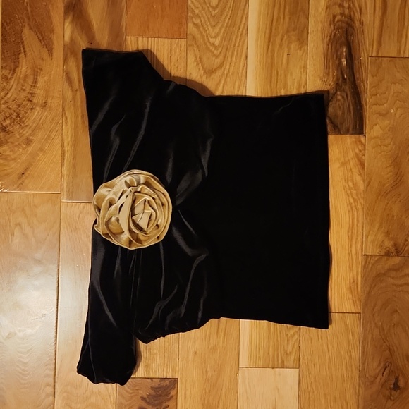 Reformation Emerald Knit Top in Black & Champagne - Picture 5 of 7